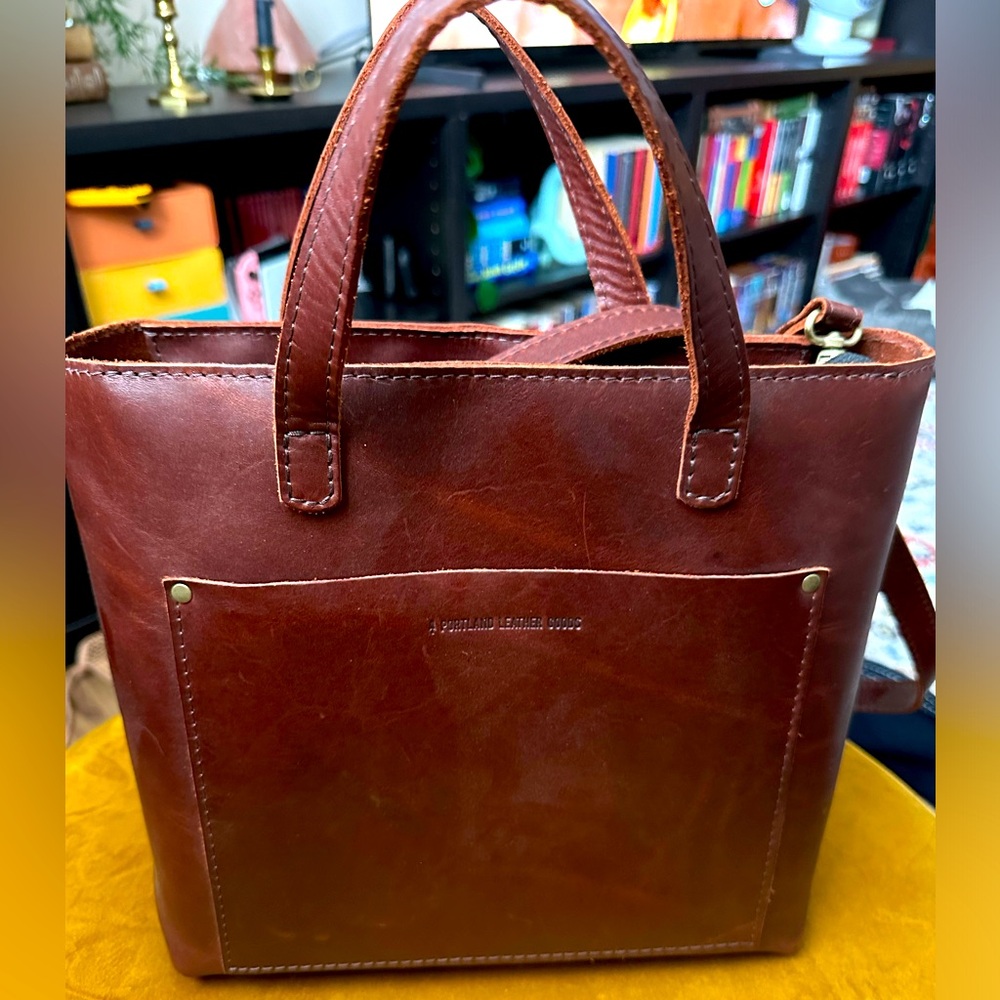 Portland Leather Goods - Medium Crossbody Tote (Zip Top)